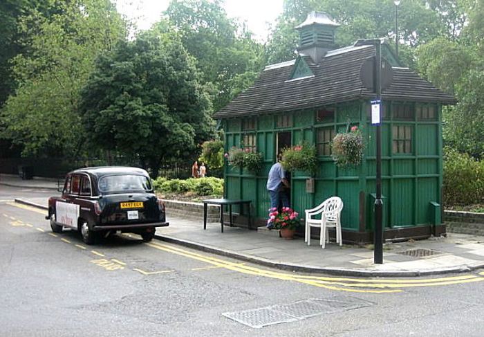 London_taxi_shelter